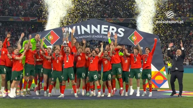 Reprezentacja Portugalii wygrała Ligę Narodów UEFA w sezonie 2024/2025. W niedzielnym finale w Monachium Cristiano Ronaldo i spółka pokonali po rzutach karnych Hiszpanów (2:2, k. 5:3). W materiale wideo ceremonia po tym spotkaniu.