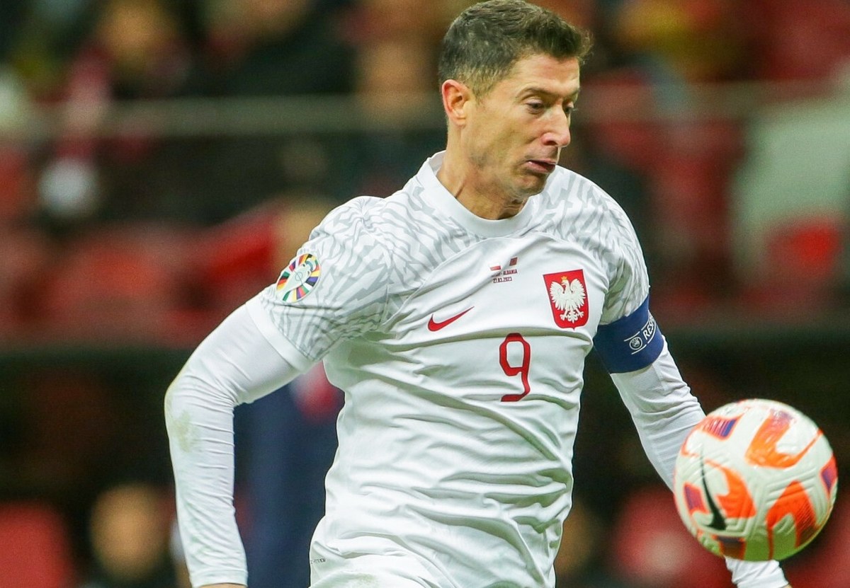 "Lewy" poza kadrą. Kulisy szokującej decyzji Probierza