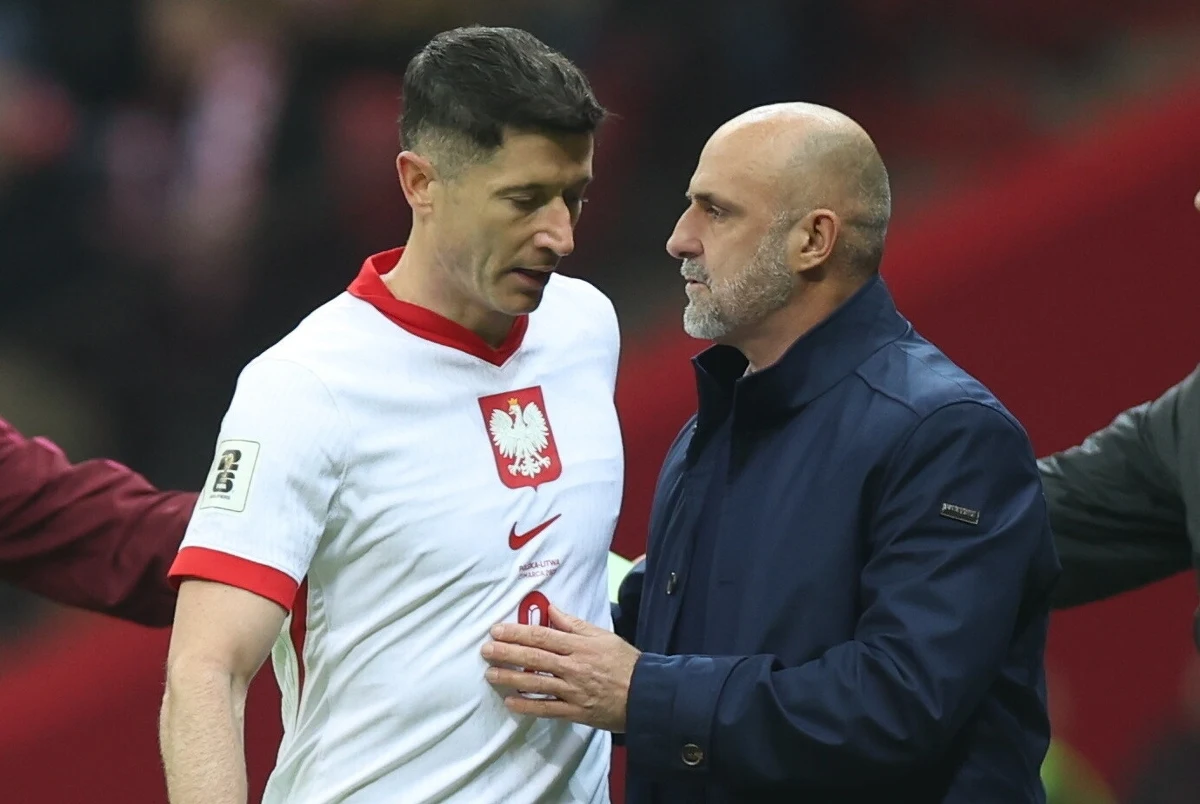 "Choć udział Lewandowskiego w mistrzostwach świata stoi pod znakiem zapytania, to 'Barca' zyska bardziej wypoczętego zawodnika" - piszą hiszpańskie media o wojnie Michała Probierza z Robertem Lewandowskim. Finowie są zdumieni, ale się cieszą, Szwedzi przywołują historię Zlatana Ibrahimovicia.