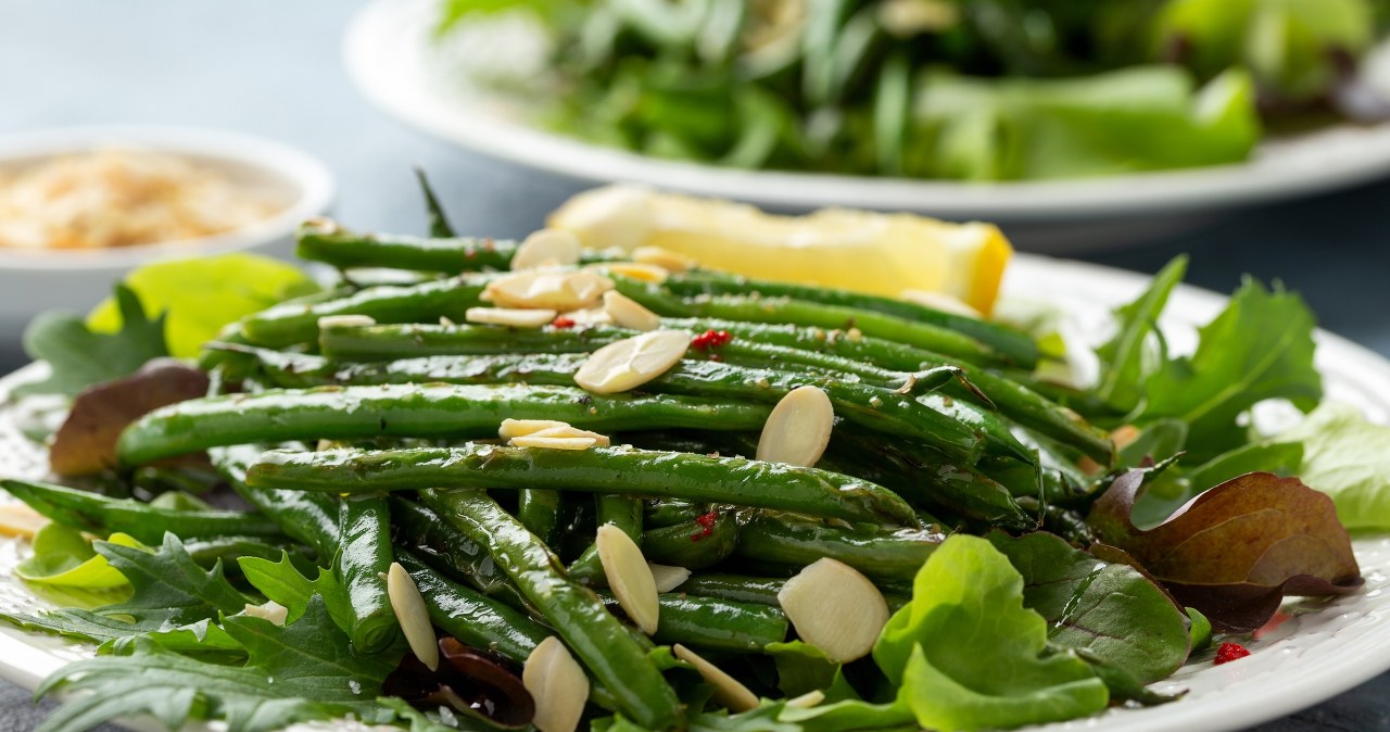 Zapomnij o fasolce z bułką tartą. Podaj ją tak, a rodzina oszaleje z zachwytu