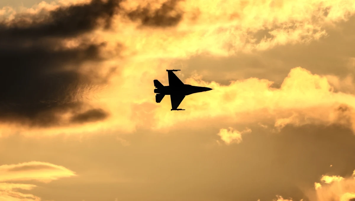 "Bezprecedensową bitwą powietrzną" niemiecki dziennik "Bild" określił starcie ukraińskich samolotów bojowych z rosyjskim wielozadaniowym myśliwcem Su-35. Maszyna należąca do rosyjskich sił powietrznych została zniszczona, bo wpadła w ukraińską zasadzkę.