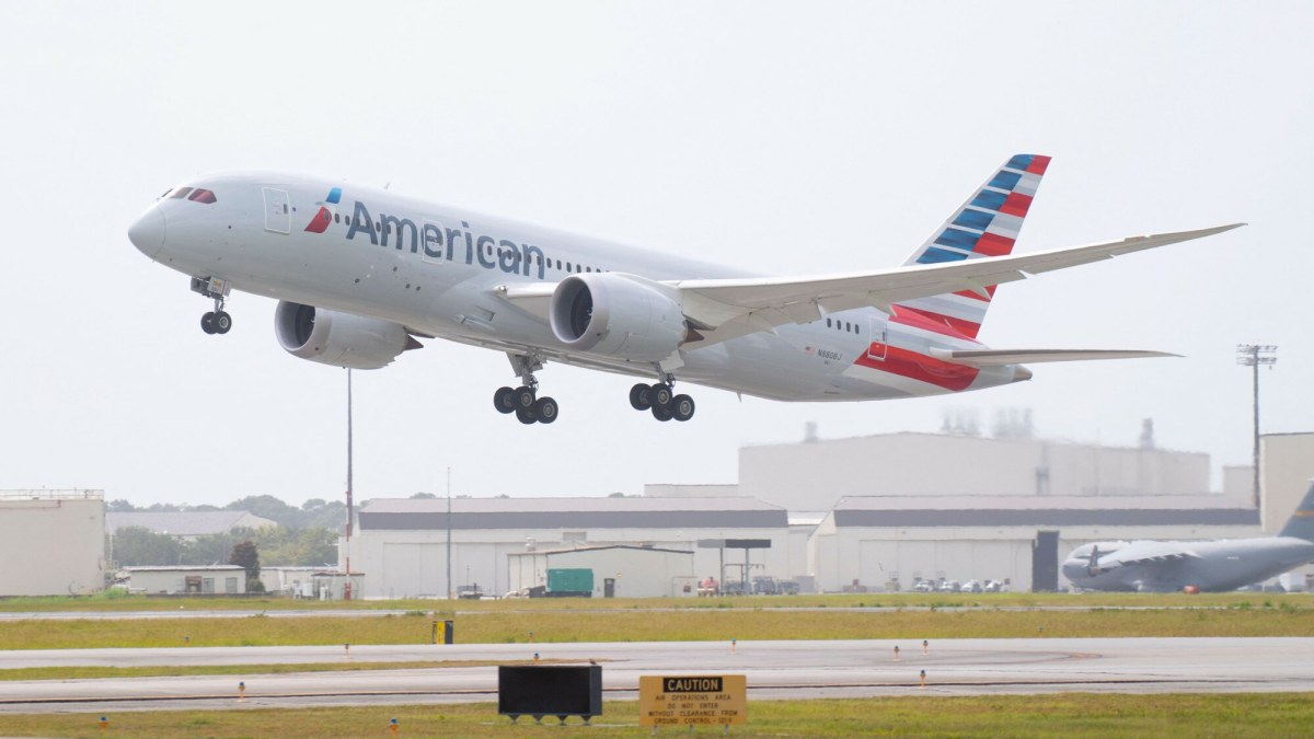 Wysłali do Neapolu za duży samolot. Kuriozalna wpadka American Airlines