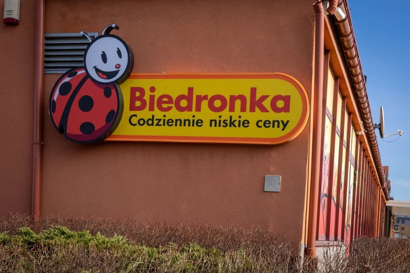 Słoik ogórków z Biedronki rozpętał burzę. Teraz tłumaczą się z ich sprzedaży