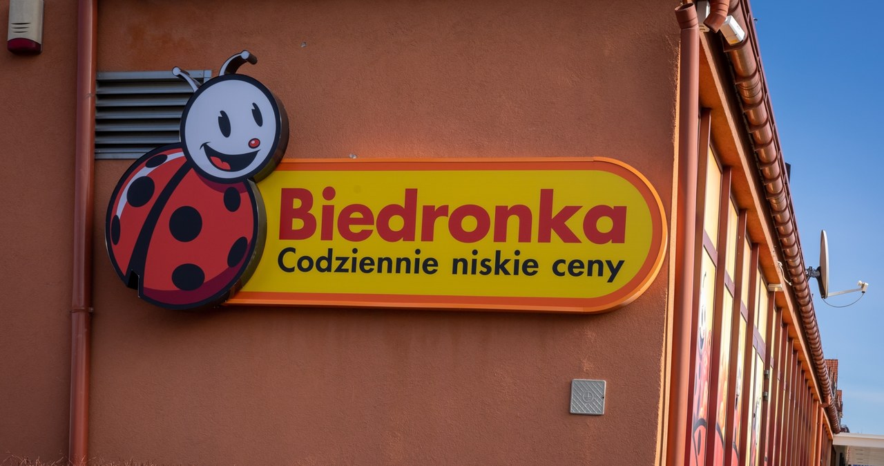 Biedronka szuka ponad 1100 kasjerów, tyle daje na start. Dużo?