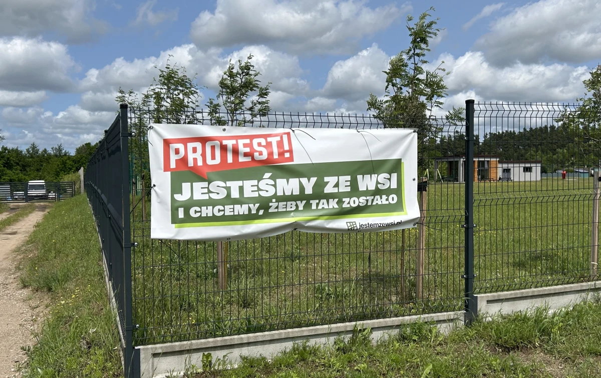 "Potrzebujemy zmian w prawie. Potrzebujemy zawalczyć o interesy słabszych" – mówi RMF FM Szymon Medalion, wójt gminy Nowa Wieś Lęborska (woj. pomorskie). Jak mówi, z takim apelem do Warszawy ruszają samorządowcy z kilkunastu gmin, by wziąć udział we wtorkowym marszu pod hasłem "Jestem ze Wsi". Ich głównym postulatem jest sprzeciw wobec obecnych przepisów, które umożliwiają miastom zmianę granic administracyjnych.