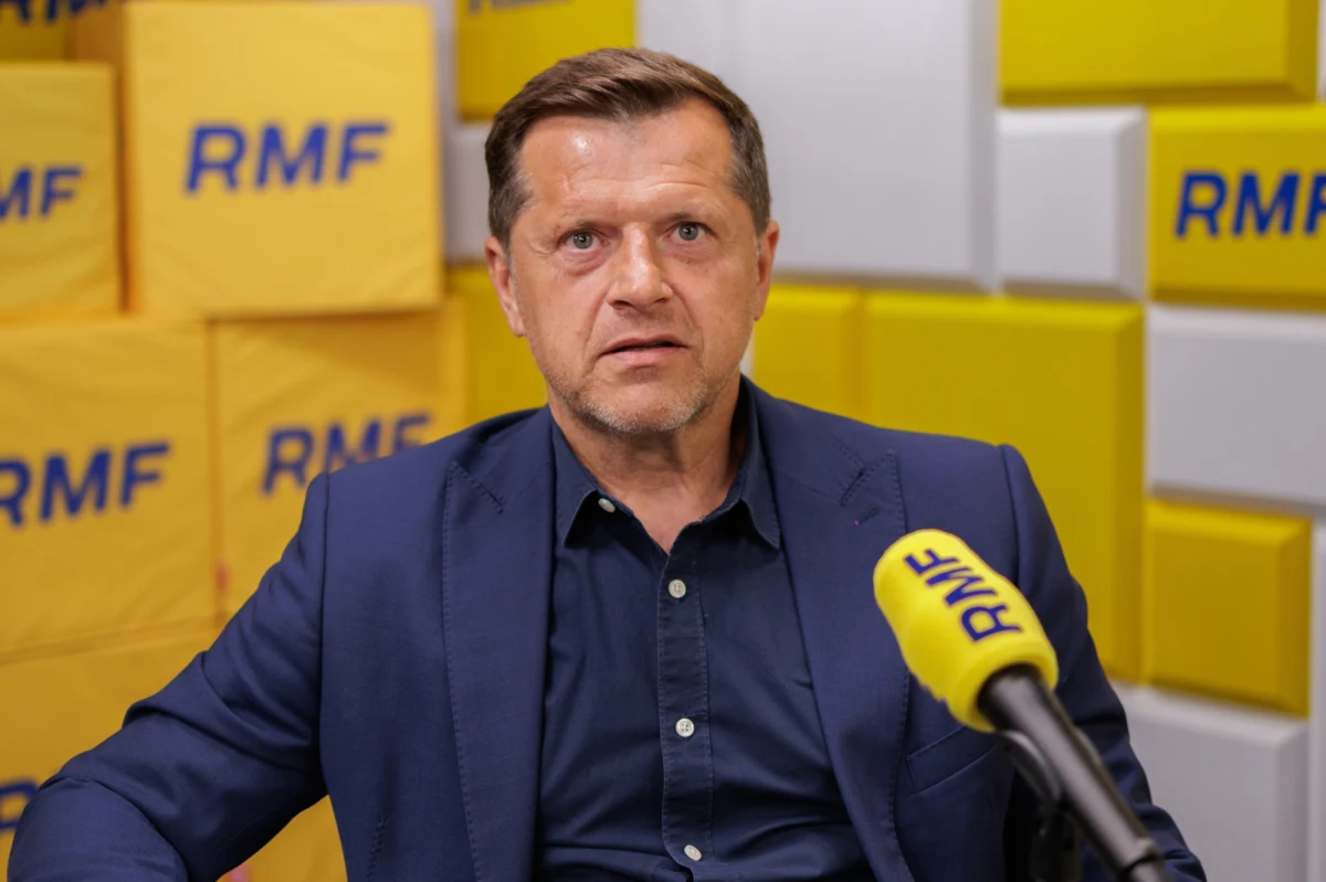 "Moim zdaniem to jest koniec Roberta Lewandowskiego w kadrze. Trudno odwrócić to, co się wydarzyło. Trudno zapomnieć o wypowiedzianych słowach. Nie wyobrażam sobie, żeby Michał Probierz powołał Roberta i wszystko będzie w porządku" – powiedział Cezary Kucharski w Popołudniowej rozmowie RMF FM. W ten sposób odniósł się do przyszłości Roberta Lewandowskiego w kadrze narodowej, po tym jak piłkarz Barcelony zrezygnował z gry w zespole kierowanym przez Michała Probierza.