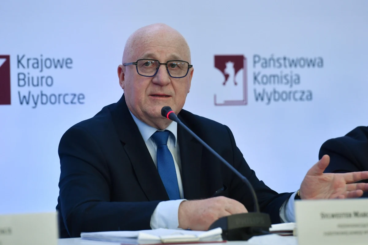 Państwowa Komisja Wyborcza wydała komunikat w sprawie wyborów prezydenckich. Poinformowano w nim, że PKW "przygotowuje sprawozdanie m.in. analizując informacje przekazywane przez okręgowe komisje wyborcze". Poinformowano także, że każdy, kto posiada wiedzę o popełnieniu przestępstwa związanego z wyborami, powinien zawiadomić o tym prokuratora lub policję.