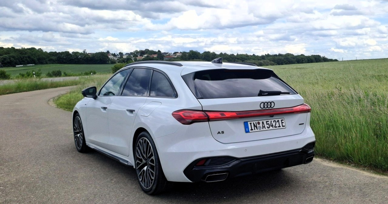 Jak jeździć samochodem hybrydowym? Te triki pozwolą zaoszczędzić pieniądze