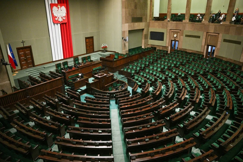 Najnowszy sondaż. Prawie 40 proc. dla KO, reszta koalicji pod progiem