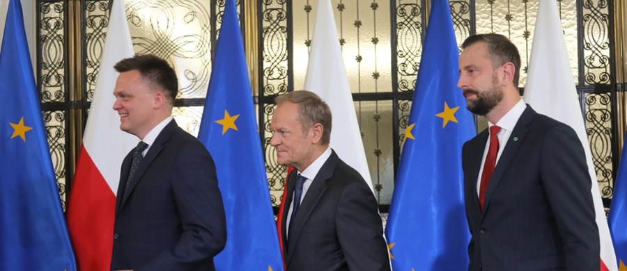 Z wszystkich koalicjantów to Trzecia Droga najbardziej dąży do renegocjacji umowy koalicyjnej - ustalił dziennikarz RMF FM Kacper Wróblewski. "Oni chcą utrzymać fotel marszałka" - mówią nieoficjalnie politycy koalicji. Rozmowy na ten temat mają powrócić po głosowaniu nad wotum zaufania dla rządu.