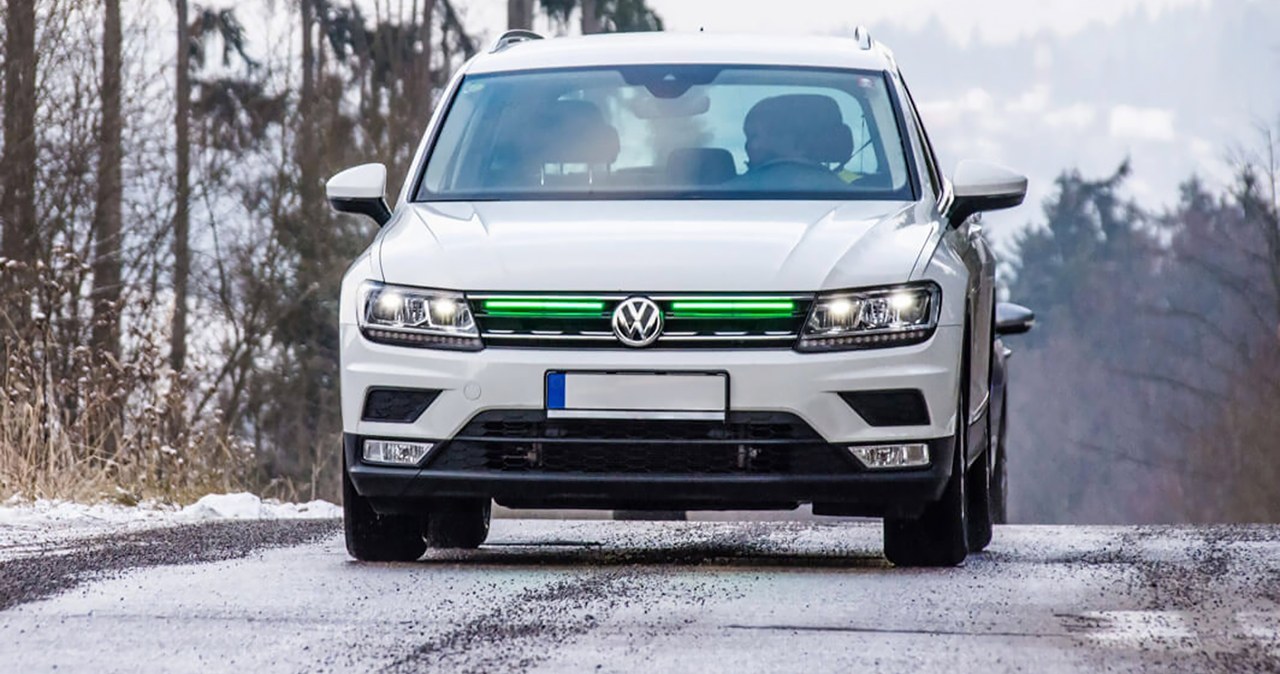 Nowe obowiązkowe oświetlenie w autach. Zielone, przednie światło stopu