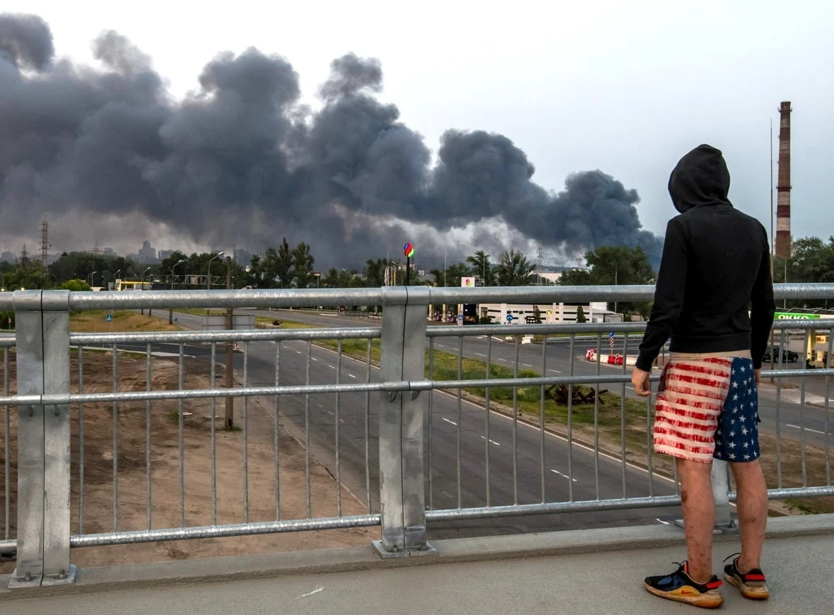 Jako "jeden z największych ataków od początku wojny" prezydent Ukrainy Wołodymyr Zełenski określił nocny ostrzał ukraińskich miast ze strony Rosji. Agresorzy mieli użyć 315 dronów i siedmiu rakiet. Niestety, są ofiary śmiertelne i ranni.