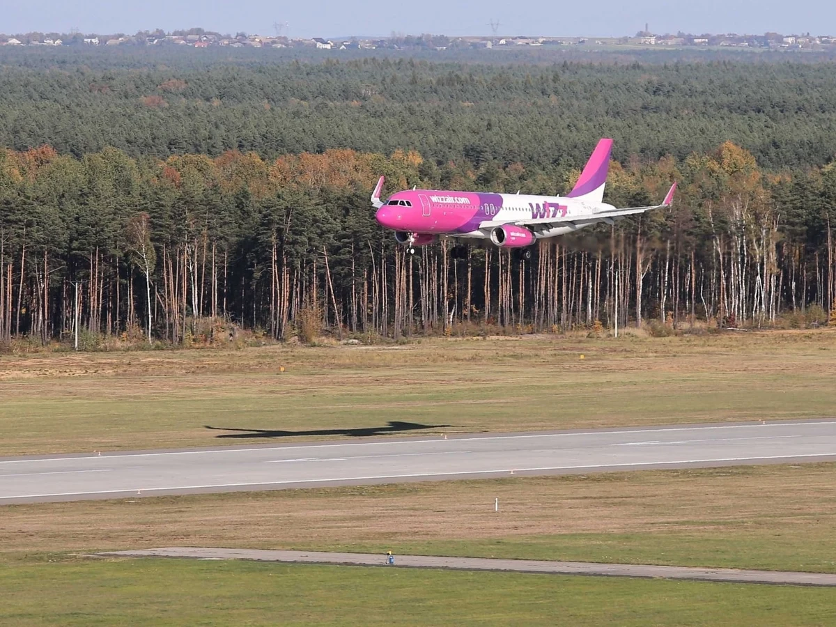 655 tys. podróżnych skorzystało w maju z lotniska w Katowicach - poinformowały we wtorek służby prasowe portu. Tegoroczny wynik o 12,5 proc. pobił ubiegłoroczny, rekordowy maj. Katowice-Pyrzowice odprawiły wówczas ponad 580 tys. osób.