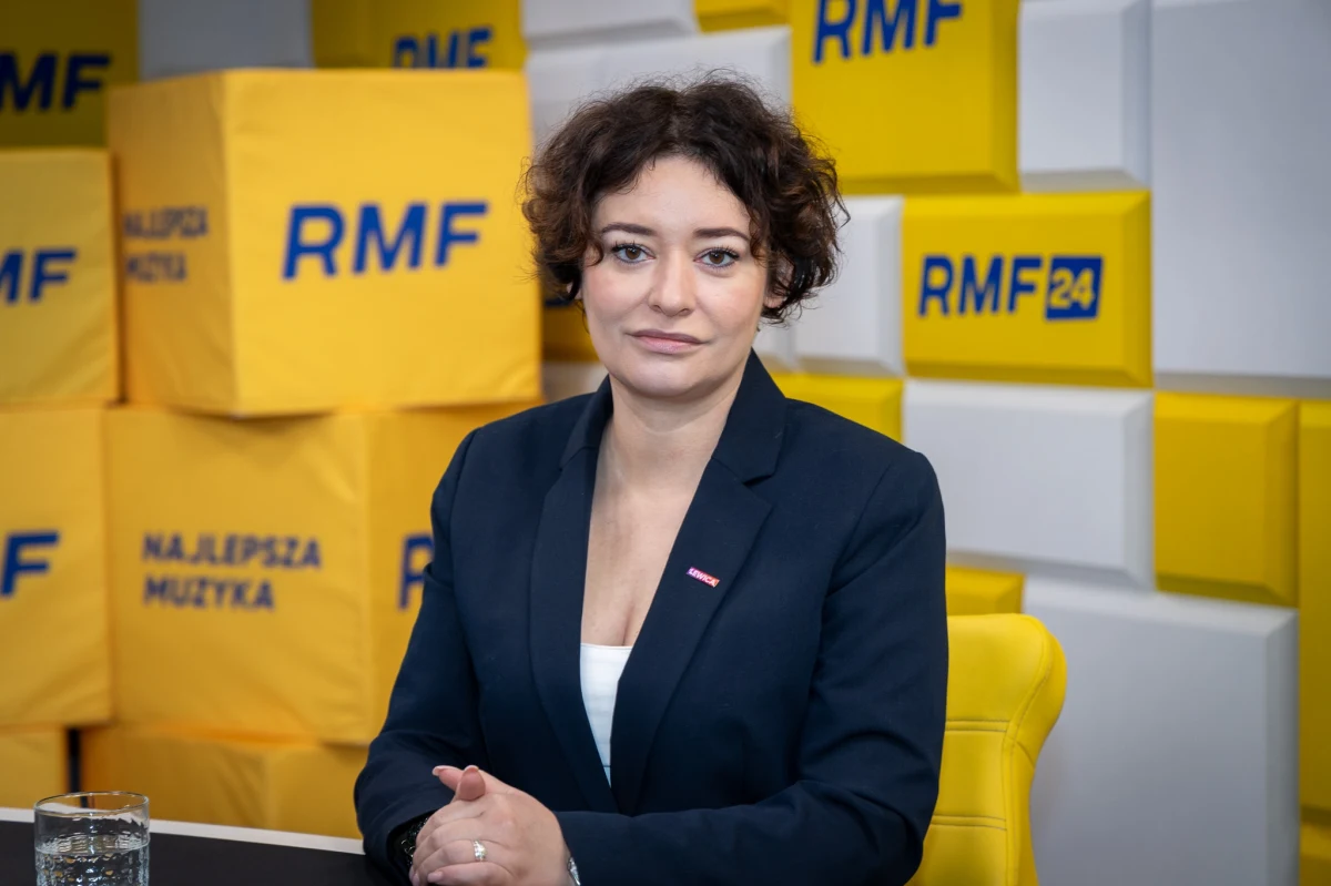 Posłanka Lewicy Anna Maria Żukowska w Popołudniowej rozmowie RMF FM odniosła się do kwestii renegocjowania umowy koalicyjnej, co proponuje m.in. marszałek Sejmu. "Szymon Hołownia jest trochę w niekonsekwencji z samym sobą, bo wielokrotnie oznajmiał, że dochowa tej umowy i zrezygnuje z fotela marszałka. Nie wiem, co teraz się stało, że próbuje się z tego wycofać" - stwierdziła.