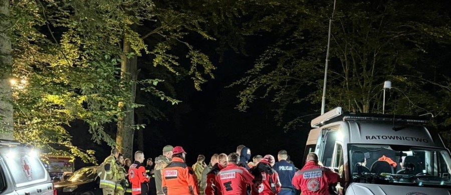 We wtorek nad ranem udało się odnaleźć  w lesie zziębniętą 14-latkę z Daleszyc (Świętokrzyskie). Dziewczynka zaginęła w poniedziałek. Kluczową rolę w poszukiwaniach odegrali przewodnicy z psem ratowniczym ze stowarzyszenia STORAT z Rzeszowa.
