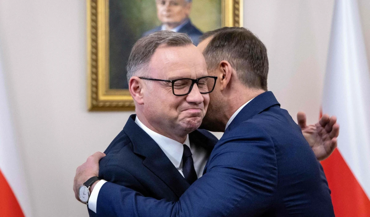 Trwa wymiana ciosów na linii prezydent - rząd. Wczoraj Andrzej Duda alarmował, że "postkomuniści do spółki z liberalno-lewicowymi chcą przekręcić wybory". Dziś Donald Tusk skrytykował słowa głowy państwa, ale Duda nie ma zamiaru składać broni i opublikował kolejny bardzo ostry w tonie post.