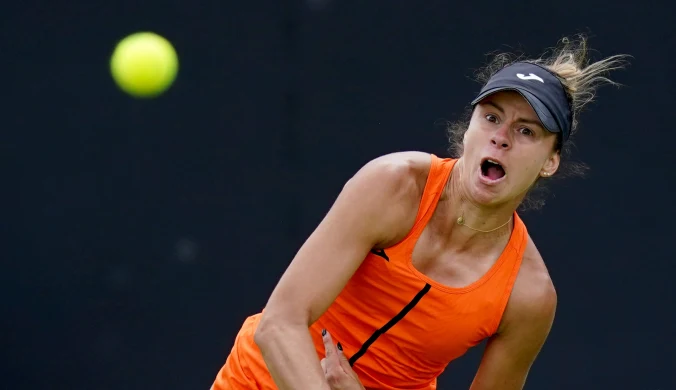 Dwa meczbole i zwrot w starciu Linette. Niemal sześć godzin od pierwszej akcji