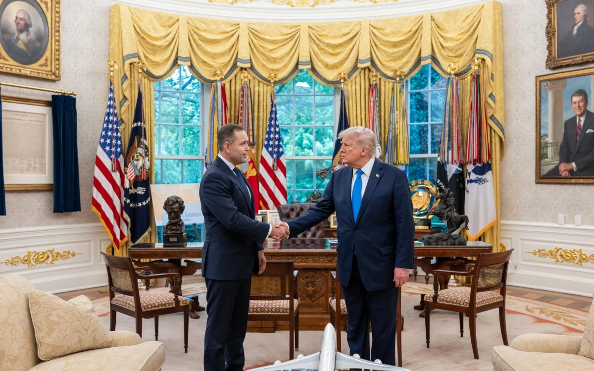 Prezydent elekt Karol Nawrocki poinformował o "bardzo dobrej" rozmowie telefonicznej z prezydentem USA Donaldem Trumpem. Politycy rozmawiali m.in. o partnerskich stosunkach, a Nawrocki zaprosił Trumpa do Polski. Otrzymał też zaproszenie do spotkania w Białym Domu.