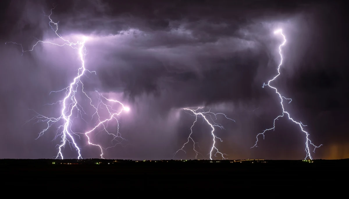 To nie będzie spokojna noc w południowo-wschodniej części kraju. Instytut Meteorologii i Gospodarki Wodnej wydał alerty I stopnia przed burzami. Mogą im towarzyszyć silne opady deszczu, a nawet grad.