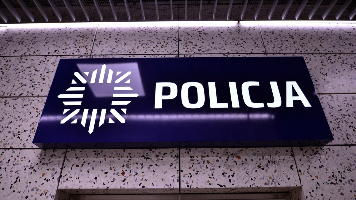 Happy endem zakończyły się poszukiwania nastoletniej Ani. "Informujemy, że zakończono poszukiwania za 17-letnią kobietą, która dzięki pomocy internautów została odnaleziona cała i zdrowa" - przekazała Komenda Policji w Gliwicach.