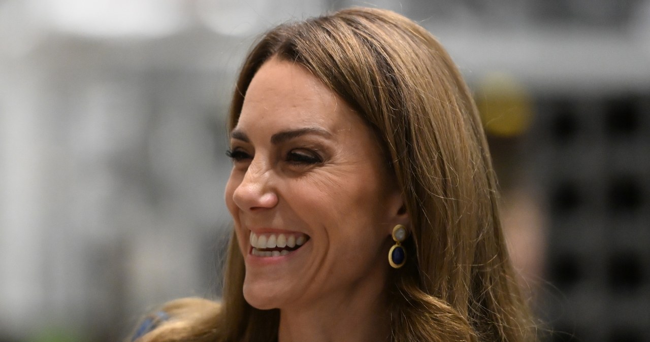 Kate wyszła niespodziewanie i się zaczęło. Patrzyli tylko na jej szyję