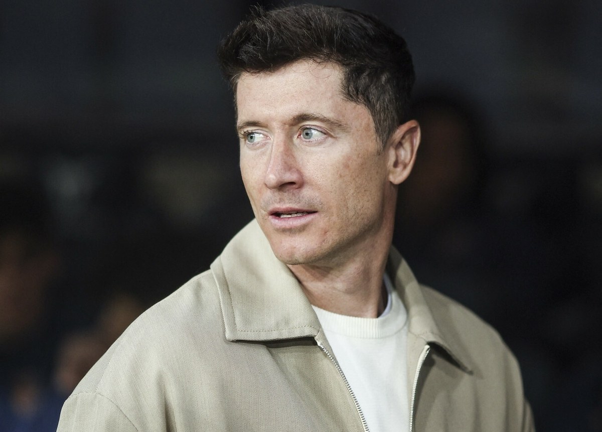 Robert Lewandowski stawił się w sądzie. Z nim prawnicy i ochroniarze