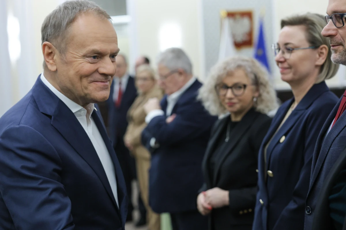 "Jeszcze w lipcu ogłosimy to nowe otwarcie po rekonstrukcji rządu. Nie mówię tu o zmianie nazwisk, ale przede wszystkim o zmianie struktury rządu" – powiedział we wtorek z sejmowej mównicy premier Donald Tusk. Szef rządu zapowiedział zmiany w swoim gabinecie. Dodał także, że jeszcze w czerwcu zostanie powołany rzecznik prasowy rządu.