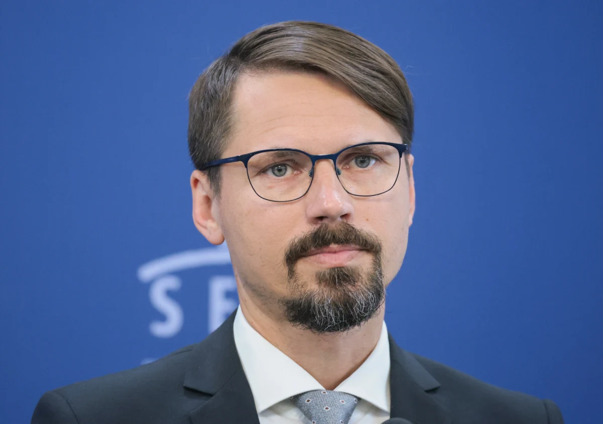 "Idziemy w kierunku przejęcia władzy w naszej ukochanej ojczyźnie (...). Wiemy, że partia polityczna jest tak silna, jak sondaże, jak wynik wyborczy, więc na razie mamy określony cel" - powiedział w Rozmowie o 7:00 w internetowym Radiu RMF24 poseł Konfederacji Grzegorz Płaczek. Polityk przyznał, że jego ugrupowanie, które w sondażach przekroczyło już 20 proc. poparcia, robi wszystko, by być jak najmocniejszym partnerem w ewentualnych rozmowach koalicyjnych. Udzielenie wotum zaufania rządowi Tuska Płaczek ocenił jako "kontynuację nieróbstwa".