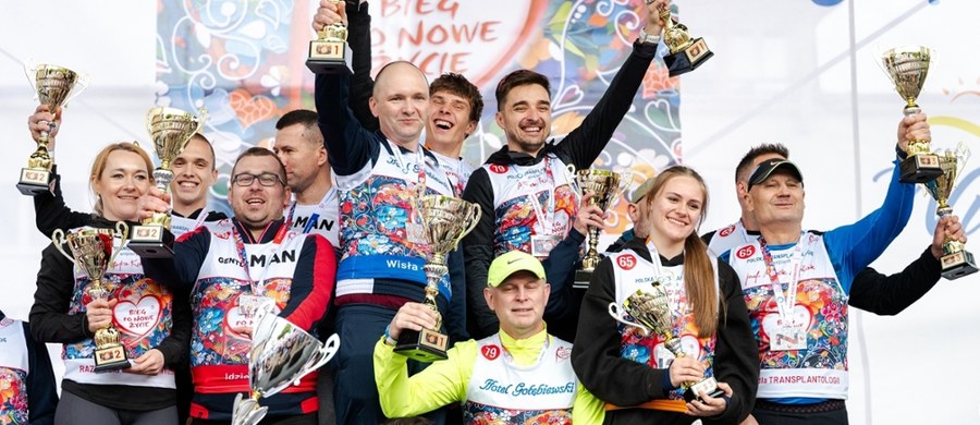 Po raz pierwszy w historii Bieg po Nowe Życie zawita do Gdańska. 21 czerwca, w samym sercu Starego Miasta, uczestnicy i sympatycy tej wyjątkowej inicjatywy przejdą trasę, by wspólnie promować ideę donacji i transplantacji narządów. To już 27. edycja wydarzenia, które od lat łączy osoby po przeszczepieniu, dawców, lekarzy, koordynatorów, znane postaci ze świata kultury, sportu i mediów, a także młodzież i wszystkich przyjaciół Biegu.