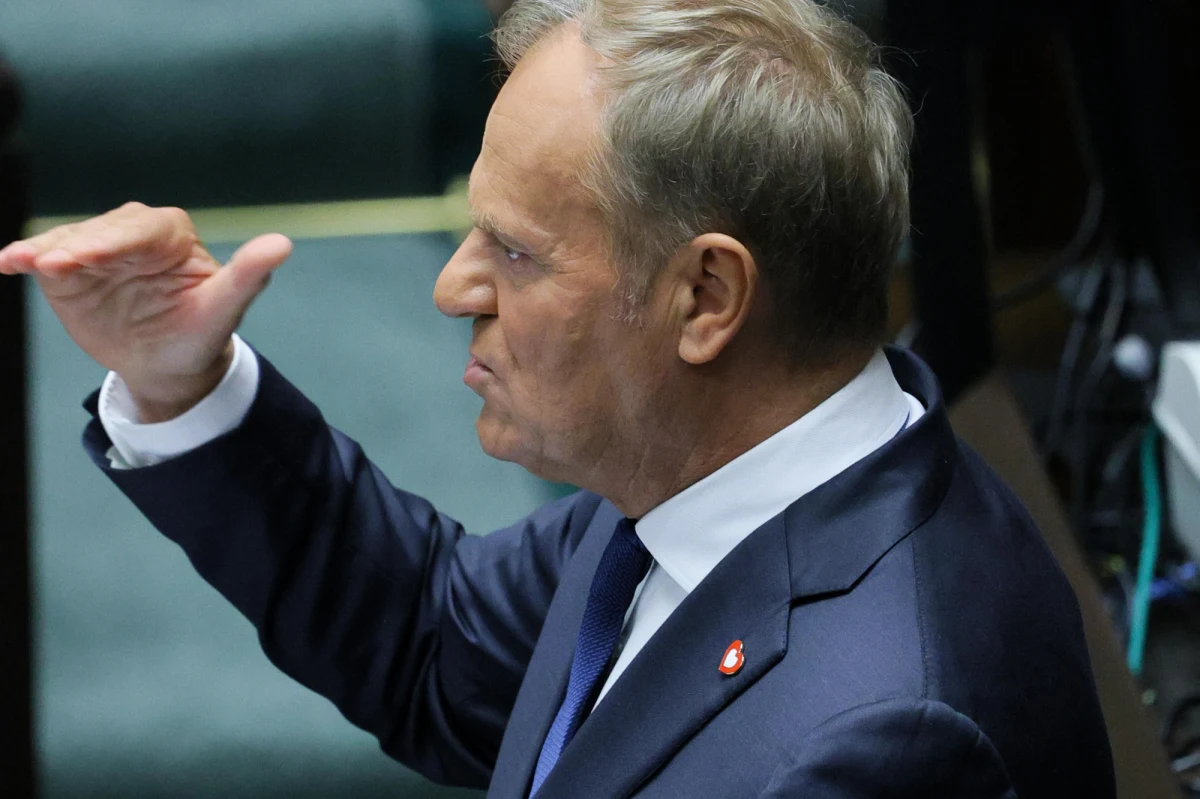 "Mnie nie przekonał" - tak środowe expose Donalda Tuska, wygłoszone przed głosowaniem nad wotum zaufania dla rządu, skomentował Sławomir Mentzen. Tych samych słów lider Konfederacji użył po rozmowie z Karolem Nawrockim przed II turą wyborów. "Nie znam takiego słowa jak kapitulacja! Premier Tusk jasno i klarownie o polskiej polityce" - to z kolei opinia Marcina Kierwińskiego, ministra ds. odbudowy po powodzi. "Jest super, tylko za mało się chwalimy. PiS PiS PiS. Przegraliśmy, ale wygraliśmy" - to natomiast recenzja Adriana Zandberga, posła Razem. Szybko słowa premiera skomentował także m.in. Szymon Hołownia.