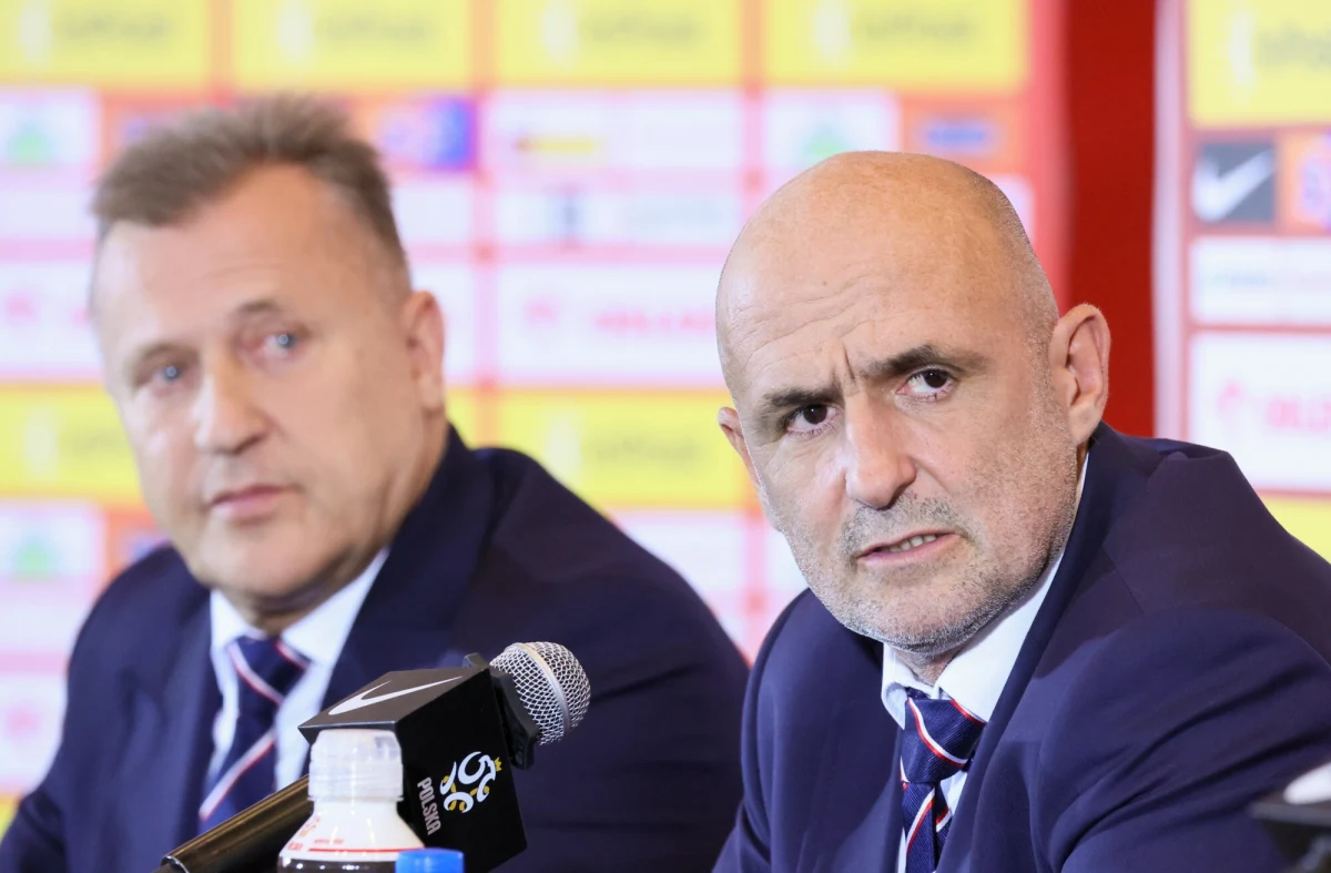 Prezes PZPN Cezary Kulesza pilnie spotkał się z Michałem Probierzem. Szef piłkarskiej centrali podjął decyzję w sprawie selekcjonera. Ostatecznie szkoleniowiec ma pozostać na stanowisku.