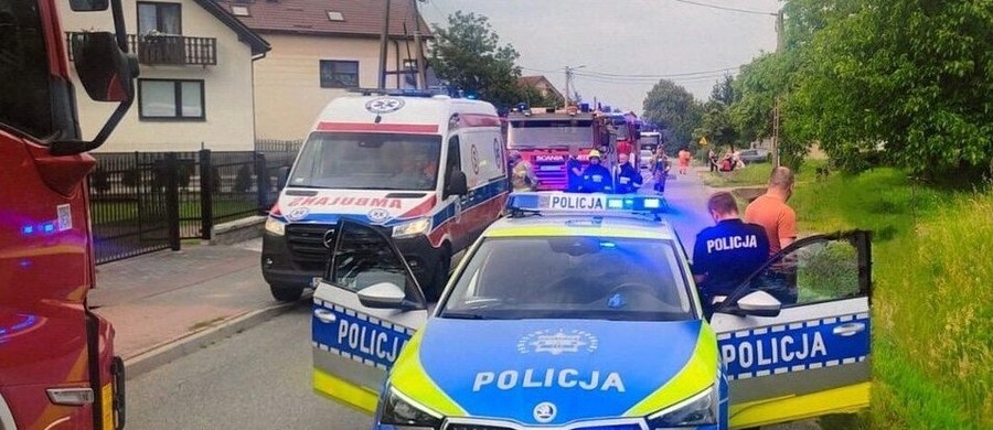 Do szpitala trafiła 13-latka po tym, jak jadąc hulajnogą elektryczną w miejscowości Bliżyce na Śląsku, straciła nad nią panowanie. Dziewczynka nie miała na głowie kasku. Ma poważne obrażenia, w tym uraz głowy.