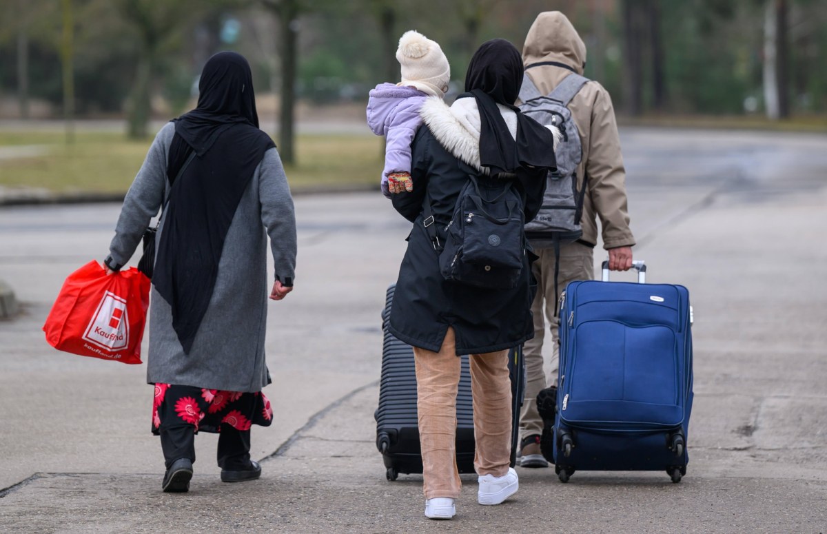 Co dalej z paktem migracyjnym? KE wciąż czeka na ruch dwóch krajów