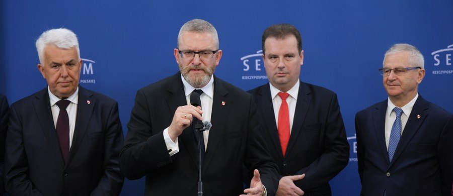 Konfederacja Korony Polskiej rośnie w siłę. Do ugrupowania Grzegorza Brauna dołączył w środę Jacek Wilk, polityk związany dotychczas m.in. z partią KORWiN i Konfederacją. Były poseł stwierdził, że chce "eksplozji polskiej gospodarki".