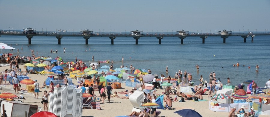 Ze Szczecina do Międzyzdrojów i Świnoujścia - w wakacyjne weekendy - kursować będzie aż 19 par regionalnych pociągów. Nowością będą połączenia po godz. 22. Lepiej skomunikowana z północą Polski ma być też reszta kraju. Wszystko po to, aby łatwiej i szybciej dotrzeć nad Bałtyk. Sprawdź letni rozkład jazdy.