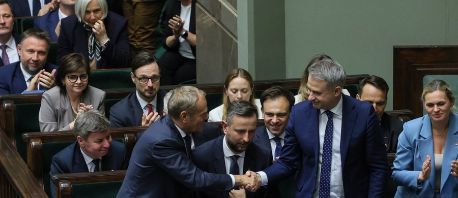 Rząd Donalda Tuska uzyskał wotum zaufania w Sejmie. Za głosowało 243 posłów, przeciw opowiedziało się 210 parlamentarzystów, nikt nie wstrzymał się od głosu. Głosowanie poprzedziło expose premiera, następnie runda pytań, do zadawania których zgłosiło się rekordowe 269 posłów, a na końcu odpowiedzi szefa rządu na zadane pytania.