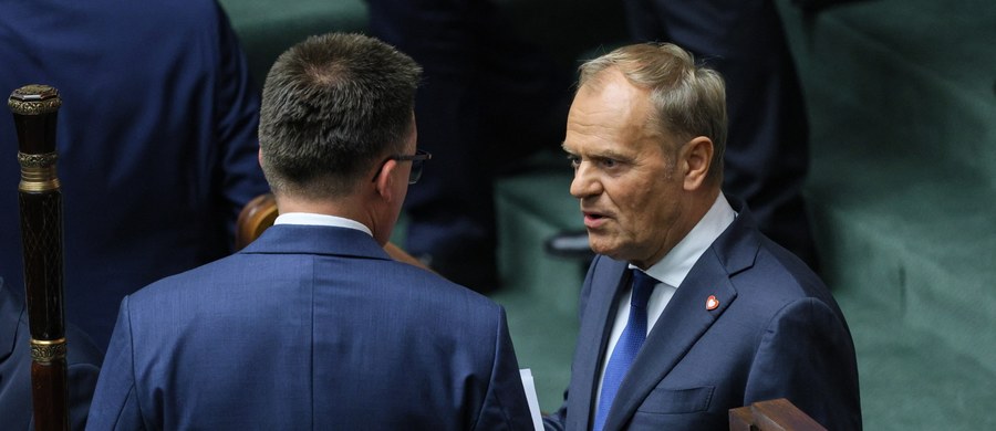 Zaskoczenia nie było - w środowym głosowaniu rząd Donalda Tuska uzyskał wotum zaufania. Co to oznacza? Czy możemy mówić o nowym otwarciu? A może wniosek o wotum był tylko gestem bez większego znaczenia, który miał przykryć wyborczą porażkę Rafała Trzaskowskiego i odwrócić od niej uwagę? Zebraliśmy dla Was komentarze polityków z różnych ugrupowań. 