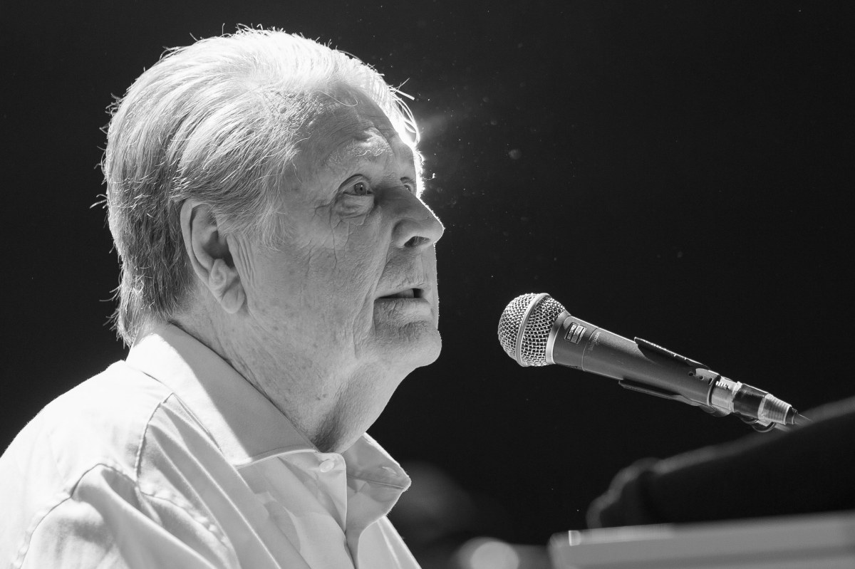 Brian Wilson nie żyje. Był liderem kultowej grupy