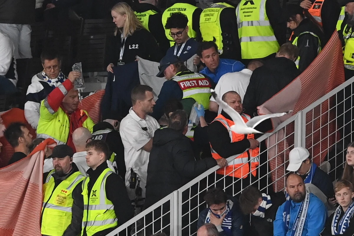 Tragiczne wieści napłynęły z Finlandii. Jak poinformowała tamtejsza federacja, zmarł kibic, który był reanimowany podczas meczu Finlandia - Polska w ramach eliminacji do przyszłorocznych mistrzostw świata.
