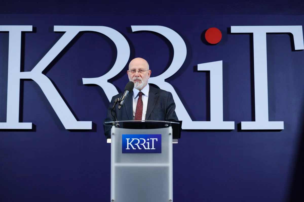 ​Sejmowa Komisja Odpowiedzialności Konstytucyjnej zdecydowała ws. przewodniczącego Krajowej Rady Radiofonii i Telewizji Macieja Świrskiego. Jej członkowie są za postawieniem go przed Trybunałem Stanu. Do sprawy odnieśli się Mariusz Błaszczak z PiS i sam Maciej Świrski.