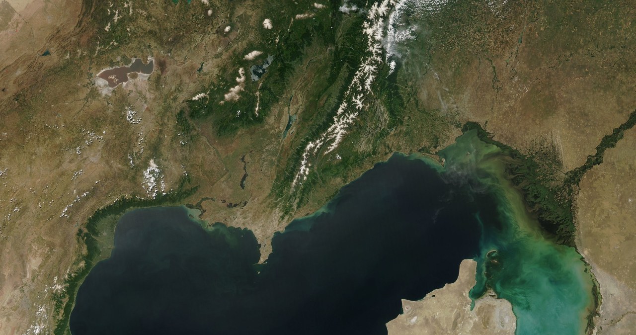 Coś wyłoniło się z największego jeziora świata. Naukowcy w akcji