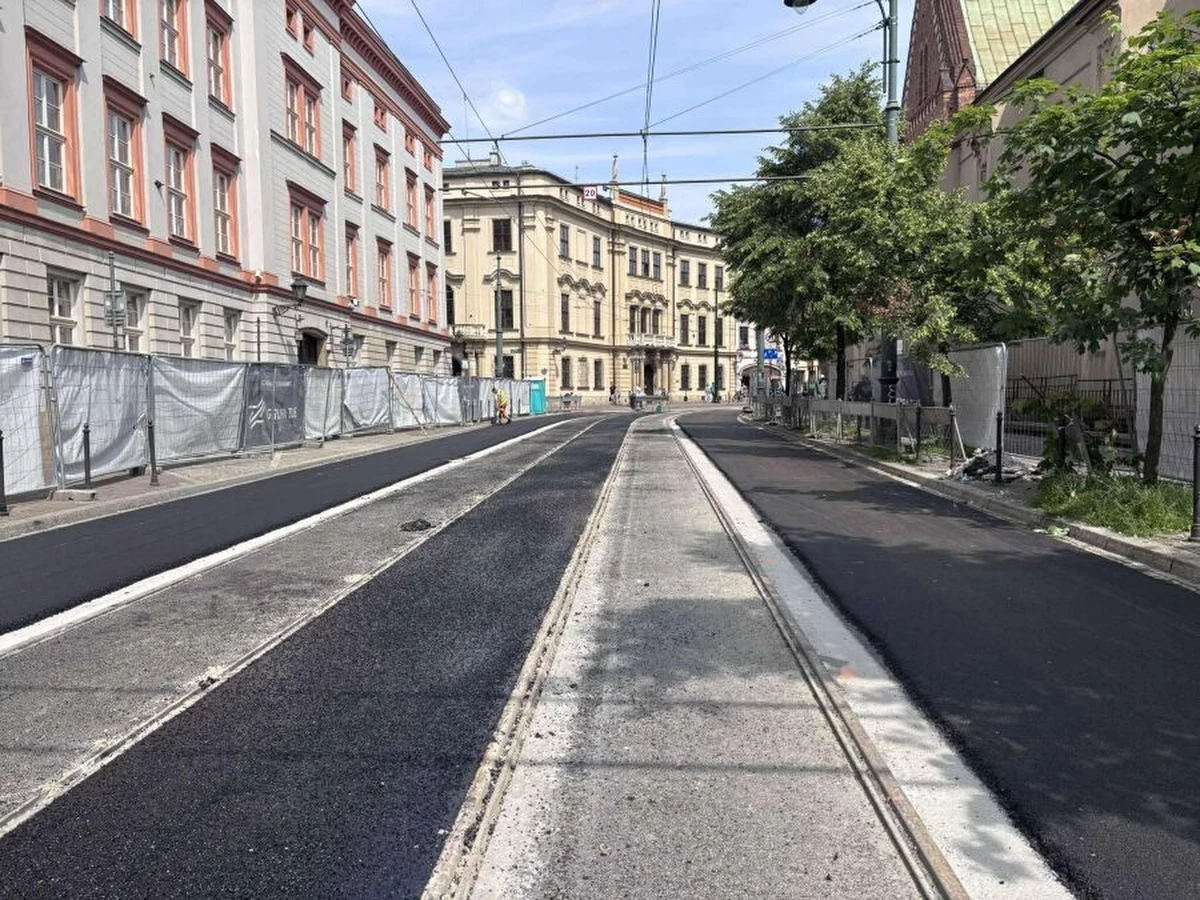 19 czerwca tramwaje wrócą na wyremontowane torowisko na ul. Franciszkańskiej w centrum Krakowa – poinformował w czwartek krakowski magistrat. Prace zostaną zakończone kilkanaście dni wcześniej, niż pierwotnie planowano.