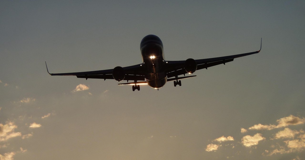 Samolot rozbił się tuż po starcie. Na pokładzie ponad 240 osób