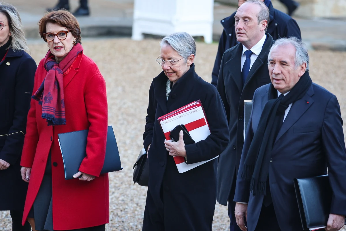 ​We Francji 36 ministrów rządu kierowanego przez François Bayrou złożyło oświadczenia majątkowe, z których wynika, że od 2017 roku kolejne gabinety składają się z coraz zamożniejszych osób. Jak podkreśla dziennik "Le Monde", ponad połowa członków obecnego rządu to milionerzy.