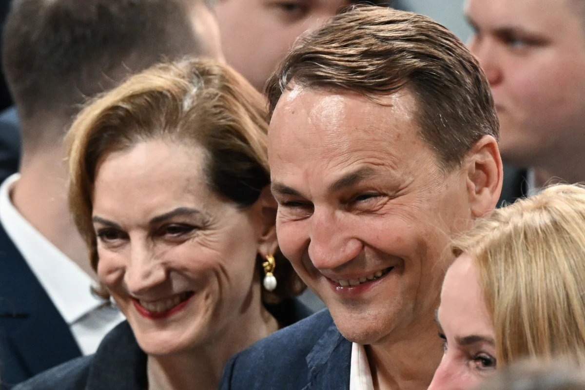 W Sztokholmie rozpoczyna się dziś tajne spotkanie światowej elity Grupy Bilderberg. Wśród gości będzie szef polskiej dyplomacji Radosław Sikorski oraz jego żona, pisarka i dziennikarka Anne Applebaum. Tegoroczna edycja potrwa do niedzieli.