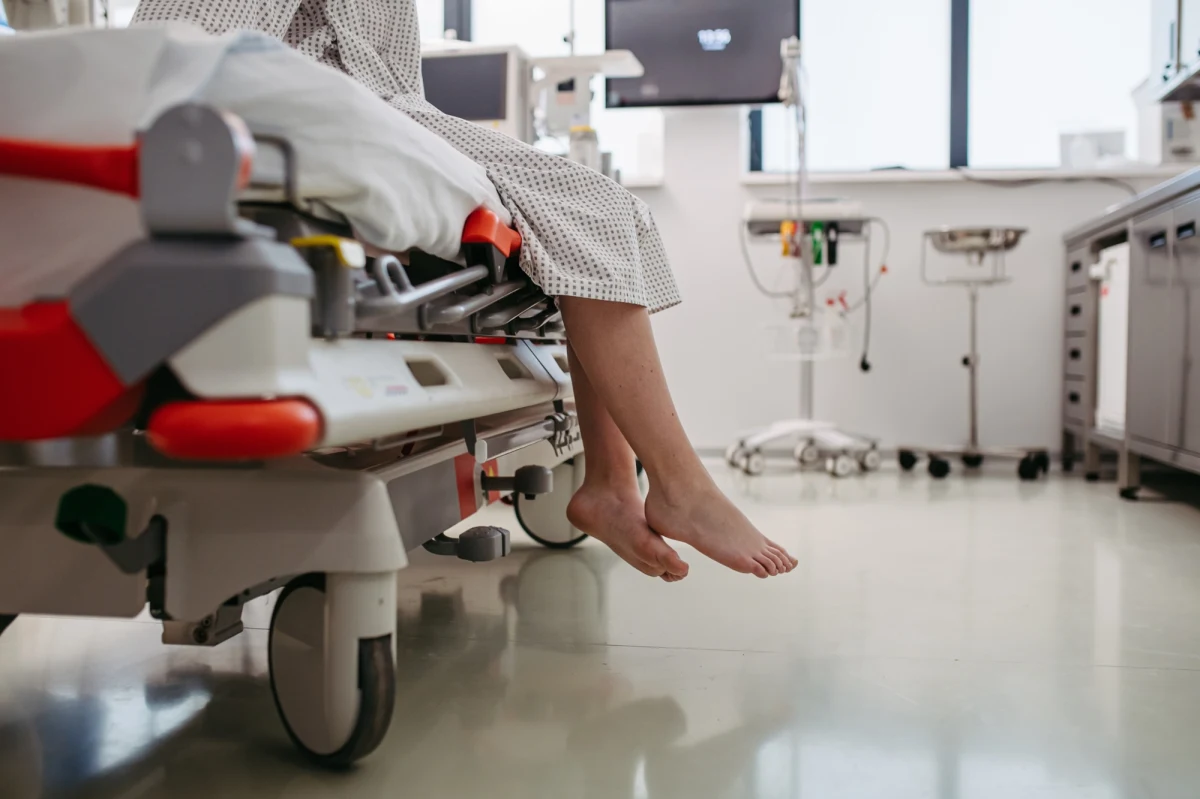 1 lipca zacznie obowiązywać nowa lista refundacyjna. "Znalazło się na niej 18 terapii onkologicznych, w tym 7 w chorobach rzadkich i 23 terapie w chorobach nieonkologicznych" - poinformował w czwartek wiceminister zdrowia Marek Kos.