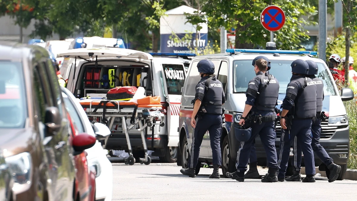 W zamachu w austriackim Grazu zginęło 10 osób, ale jak przekonują śledczy - ofiar mogło być zdecydowanie więcej. Okazało się, że sprawca strzelaniny, 21-letni Artur A., próbował wtargnąć do jednej z klas, a w trakcie zdarzenia w placówce mogło przebywać nawet 400 uczniów. Mężczyzna miał wystarczająco dużo amunicji, żeby kontynuować atak.