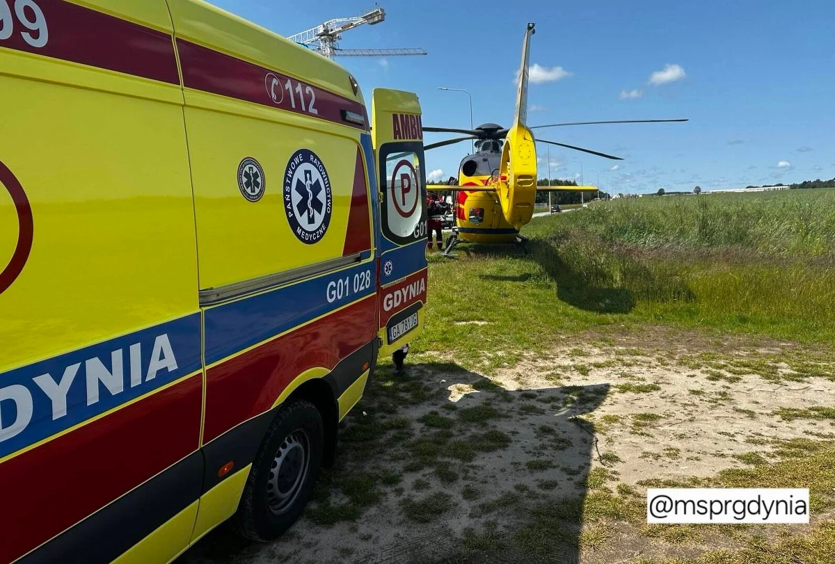 O krok od tragedii w Gdyni. 15-latek jadący hulajnogą bez kasku uderzył w śmietnik. Dziecko śmigłowcem LPR zostało przetransportowane do szpitala.