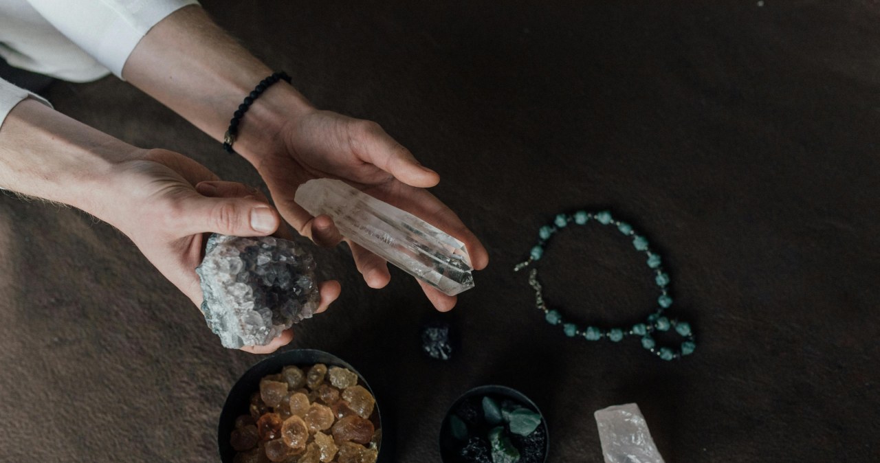 Ta biżuteria działa jak tarcza. Ochroni cię przed wampirami energetycznymi