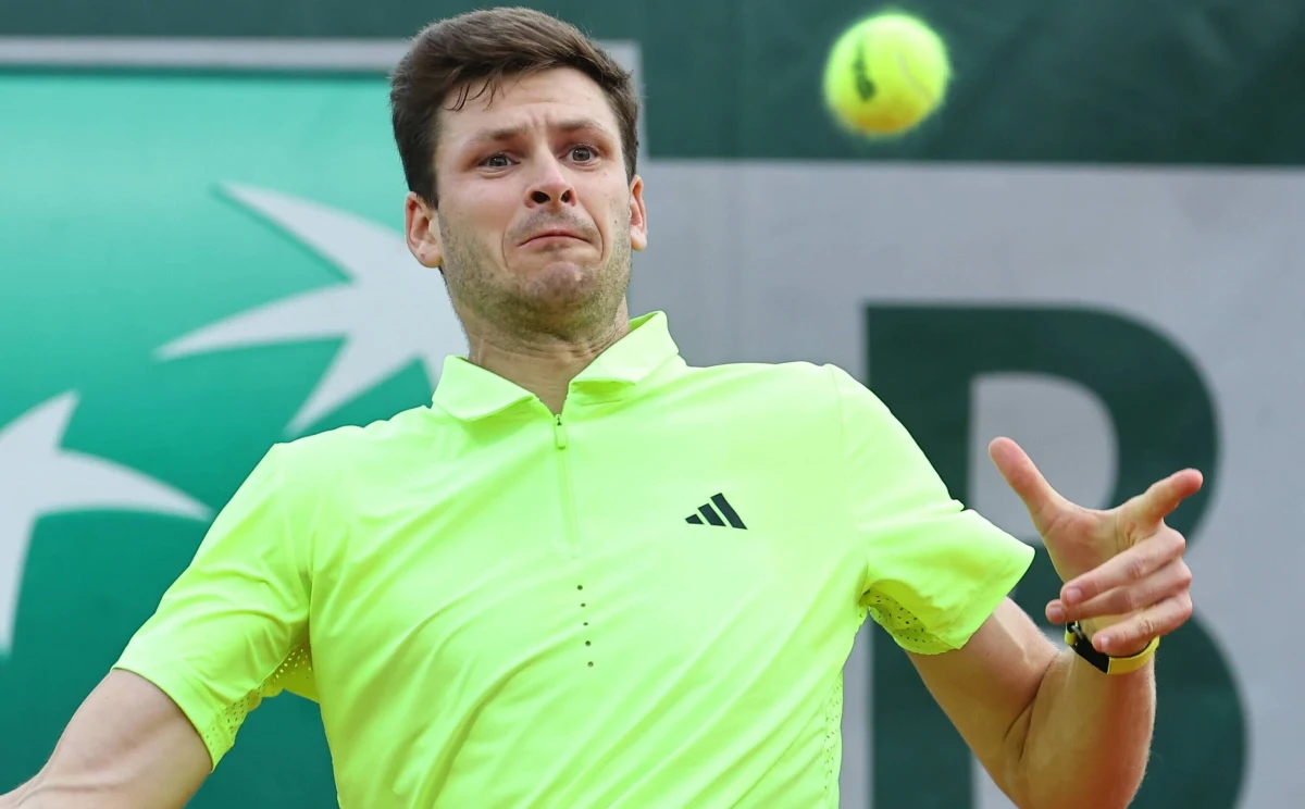 Kłopoty zdrowotne uniemożliwiły Hubertowi Hurkaczowi występ w drugiej rundzie turnieju ATP 250 na kortach trawiastych w holenderskim s'Hertogenbosch. Tym samym do ćwierćfinału bez walki awansował Estończyk Mark Lajal.